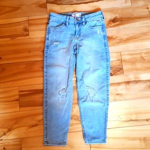Girls Abercrombie jeans. Size 7/8. High rise mini mom jean